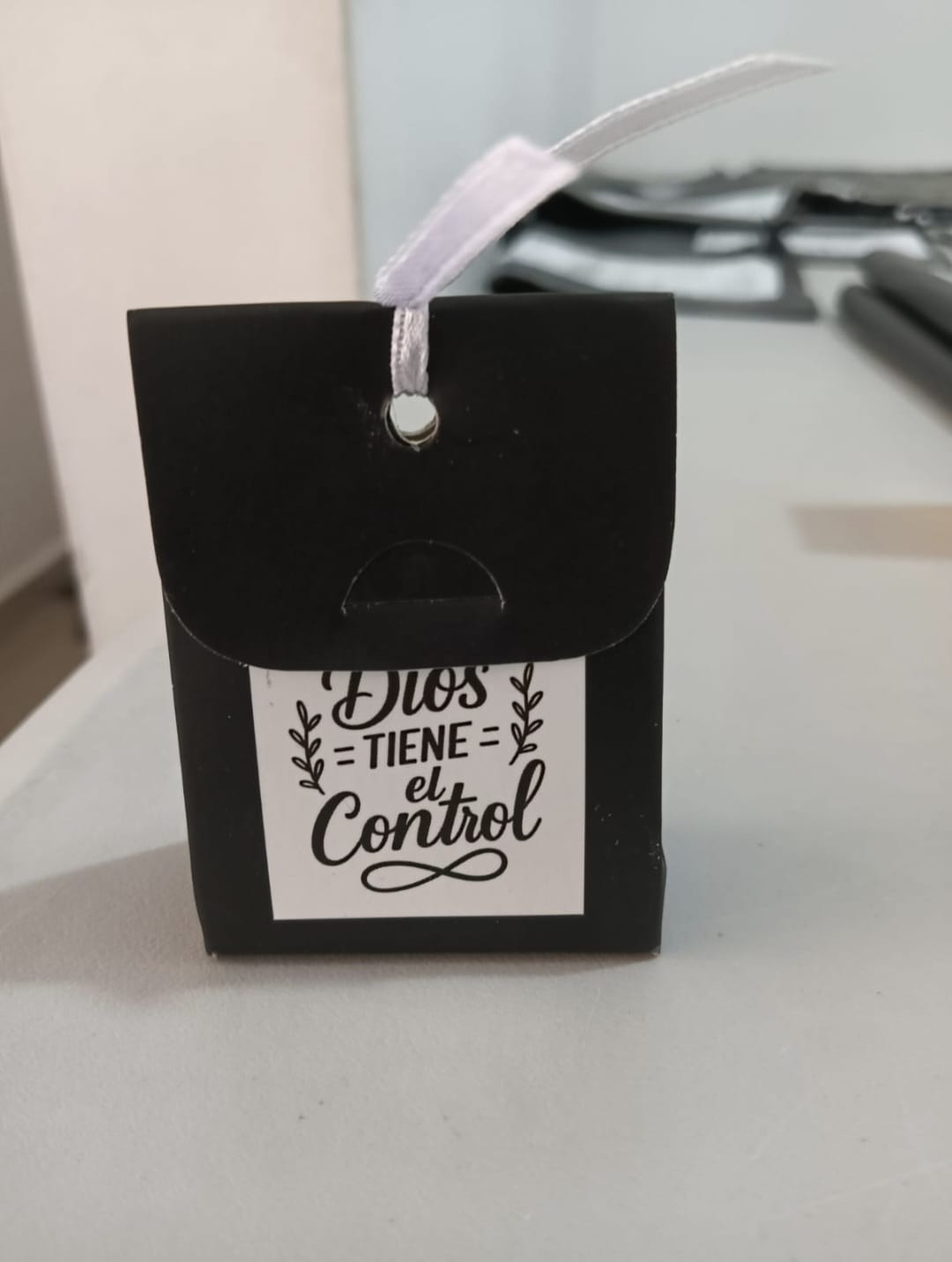 ¡Nuevo! Amuleto Dios tiene el control - Lleva tu fe siempre contigo